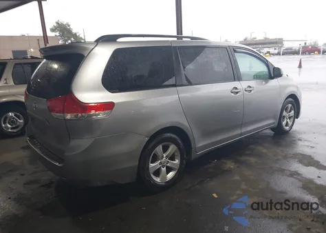 2011 Toyota Sienna Le V6 z USA, uszkodzony, nr VIN 5TDKK3DC9BS019381